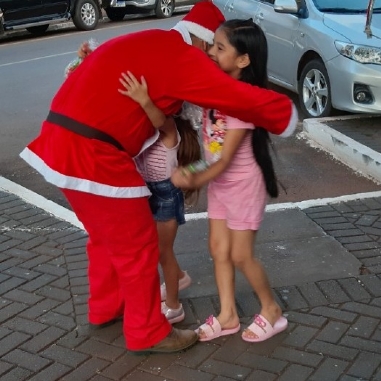 Horrio especial do Comrcio, Papai Noel e brinquedos esto movimentando a cidade de So Miguel 