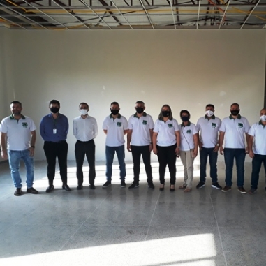 Diretores fazem visita tcnica na obra da sede prpria